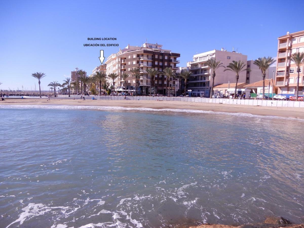 Edificio 1º línea de playa, en paseo marítimo de Torrevieja, Alicante, Costa Blanca Exterior foto