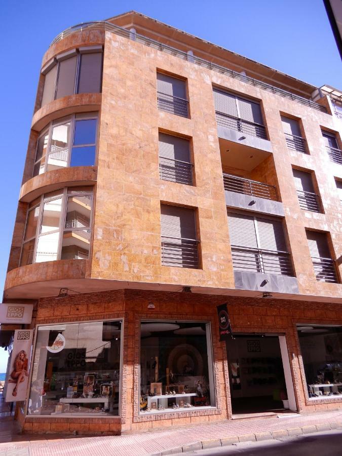 Edificio 1º línea de playa, en paseo marítimo de Torrevieja, Alicante, Costa Blanca Exterior foto