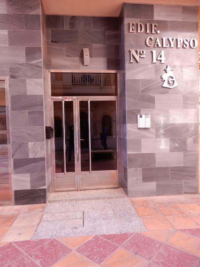 Edificio 1º línea de playa, en paseo marítimo de Torrevieja, Alicante, Costa Blanca Exterior foto
