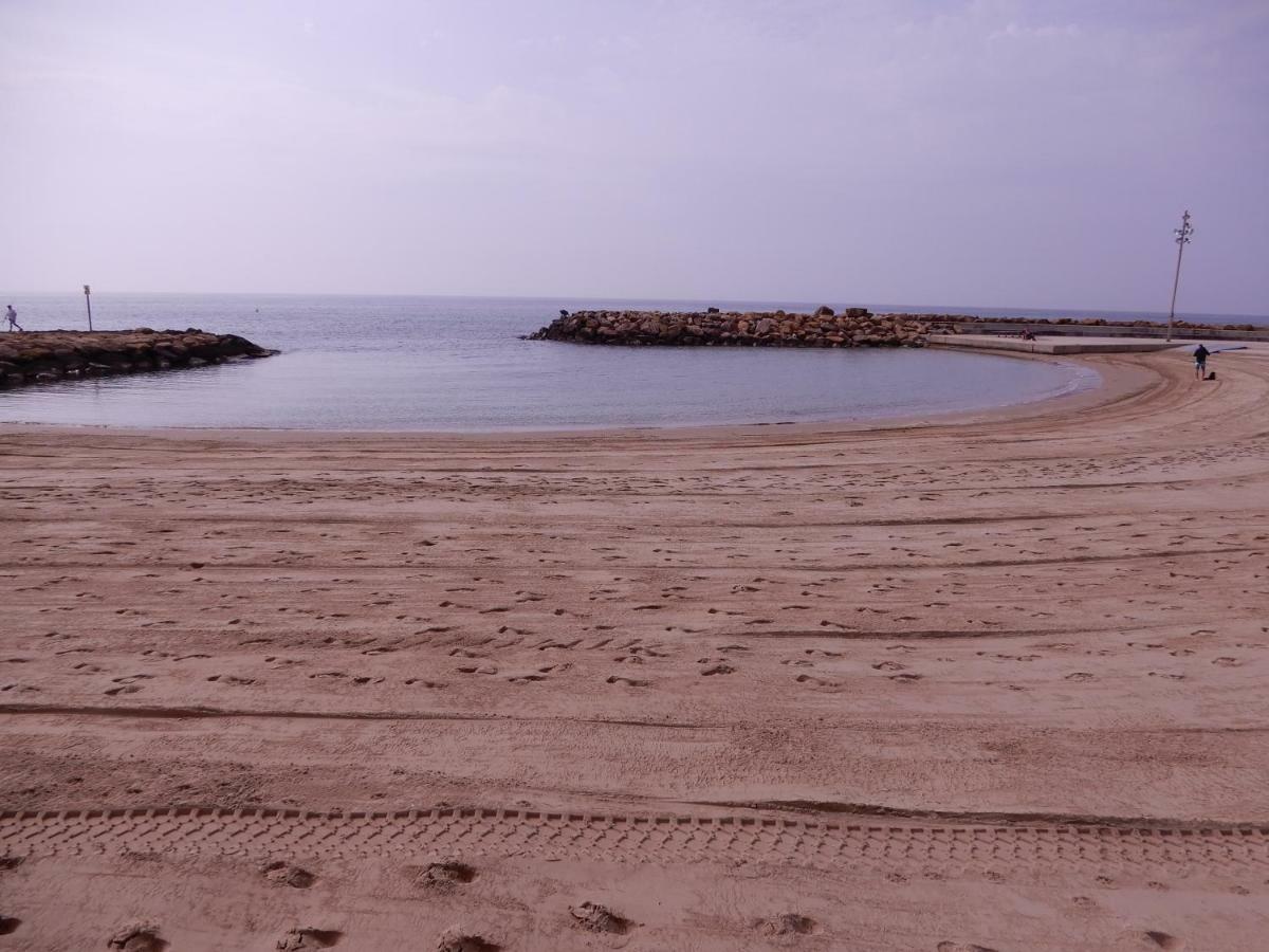 Edificio 1º línea de playa, en paseo marítimo de Torrevieja, Alicante, Costa Blanca Exterior foto