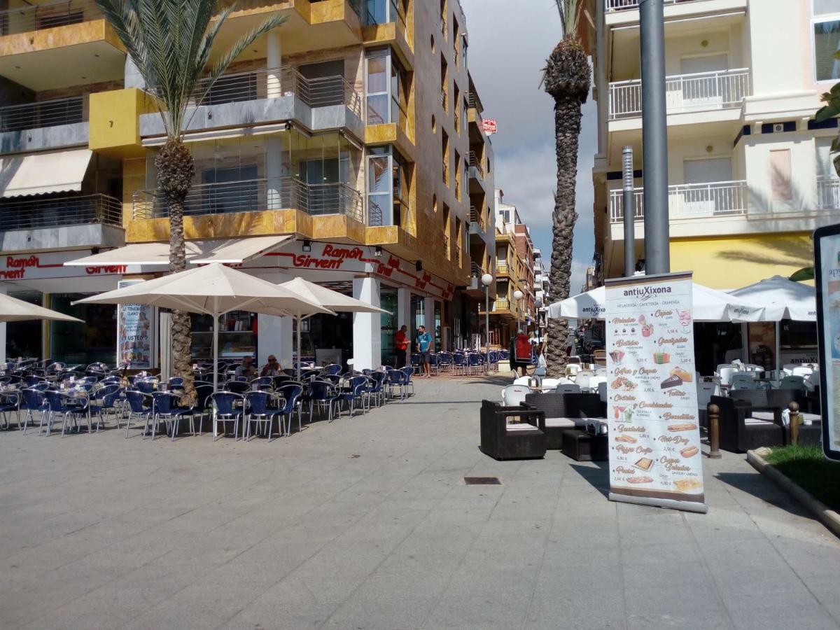 Edificio 1º línea de playa, en paseo marítimo de Torrevieja, Alicante, Costa Blanca Exterior foto
