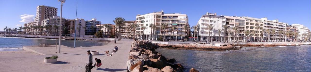 Edificio 1º línea de playa, en paseo marítimo de Torrevieja, Alicante, Costa Blanca Exterior foto